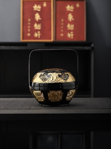 永春漆籃作品《籃犀》。中國(guó)美術(shù)館供圖