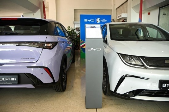 這是5月29日在馬耳他比爾基卡拉拍攝的展示廳里的比亞迪純電動汽車。新華社發(fā)（喬納森·博格 攝）