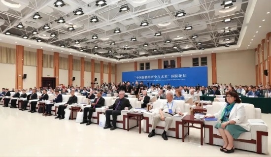 6月12日，“中國(guó)新疆的歷史與未來”國(guó)際論壇在喀什舉辦。（圖片來源：民族畫報(bào)）