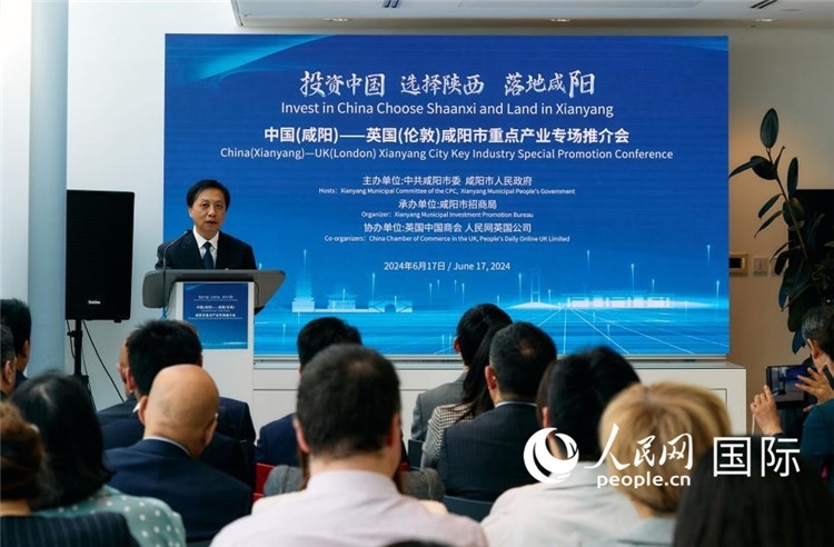 咸陽(yáng)市委書記夏曉中致辭。