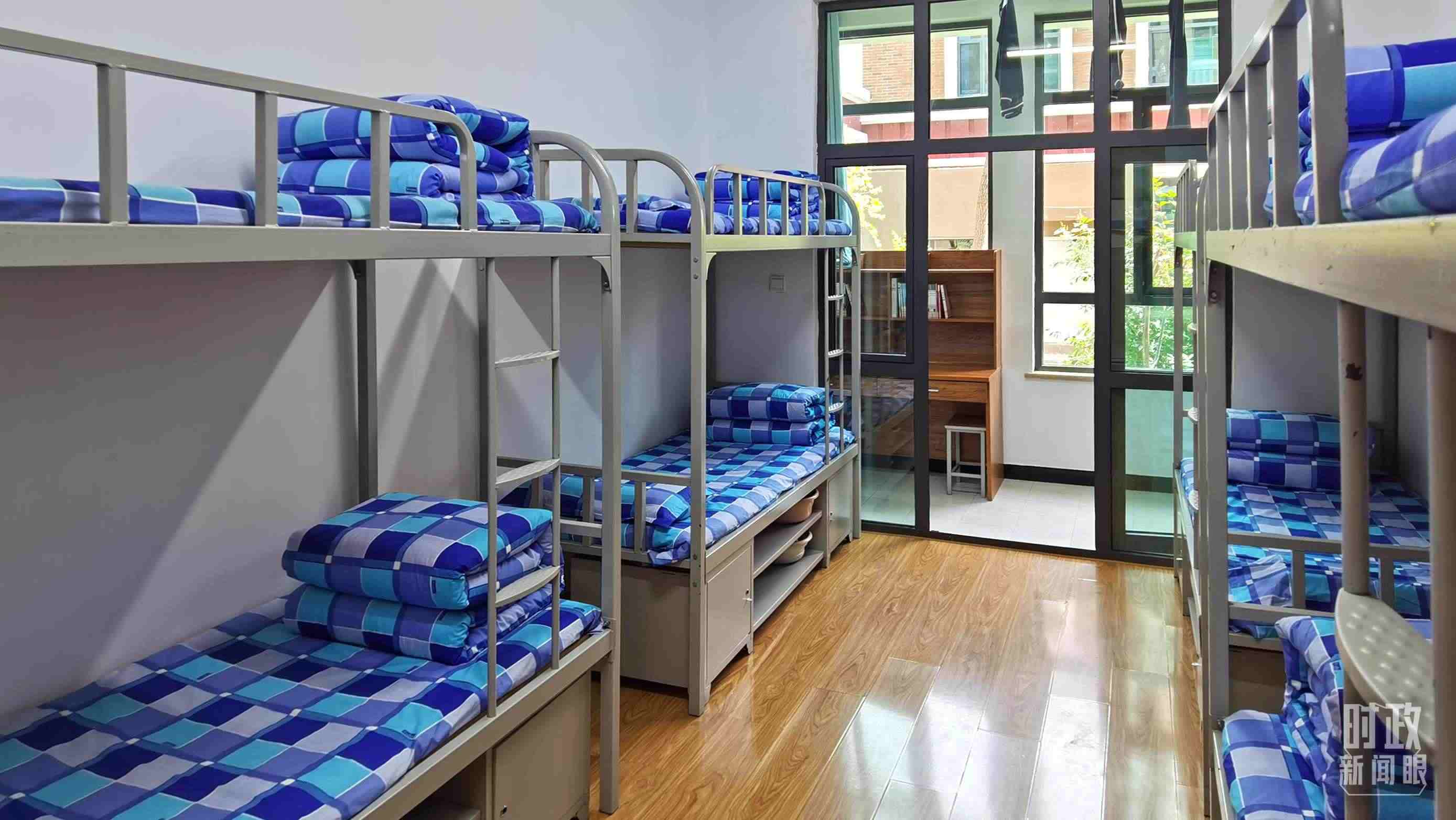 △果洛西寧民族中學(xué)宿舍樓。（總臺(tái)央視記者郭鴻拍攝）