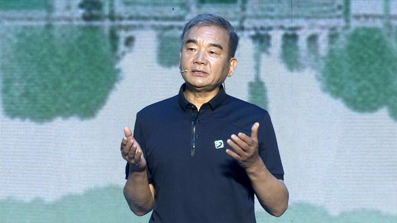 中國博物館協(xié)會(huì)理事長劉曙光現(xiàn)場講述。