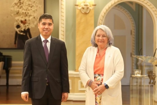 6月26日，中國駐加拿大大使王鏑向加拿大總督西蒙遞交國書。