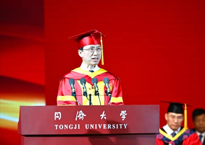 同濟(jì)大學(xué)校長、中國工程院院士鄭慶華