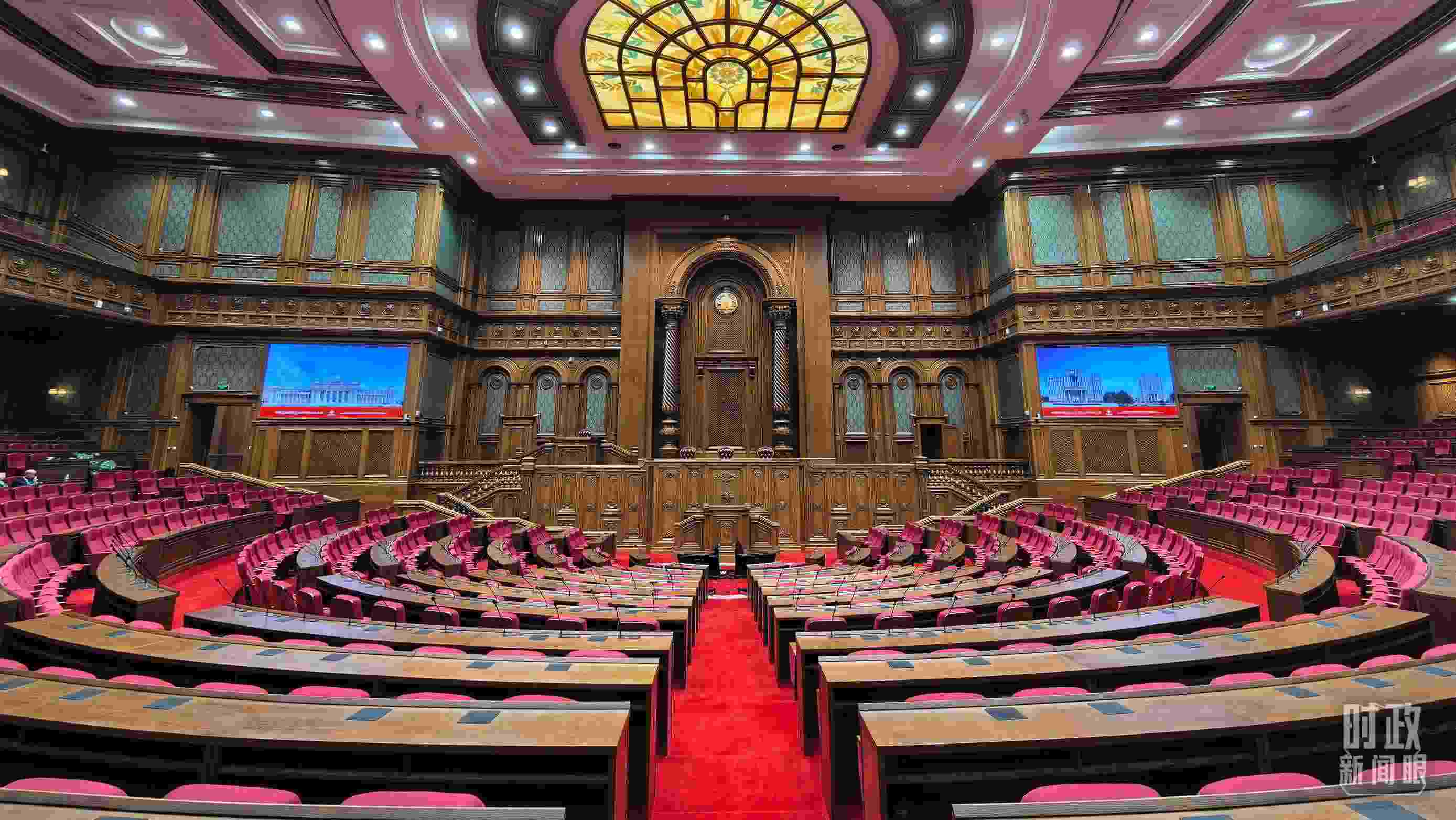 △中方援建塔議會(huì)大樓內(nèi)的聯(lián)席議會(huì)廳。（總臺(tái)央視記者陸泓宇拍攝）