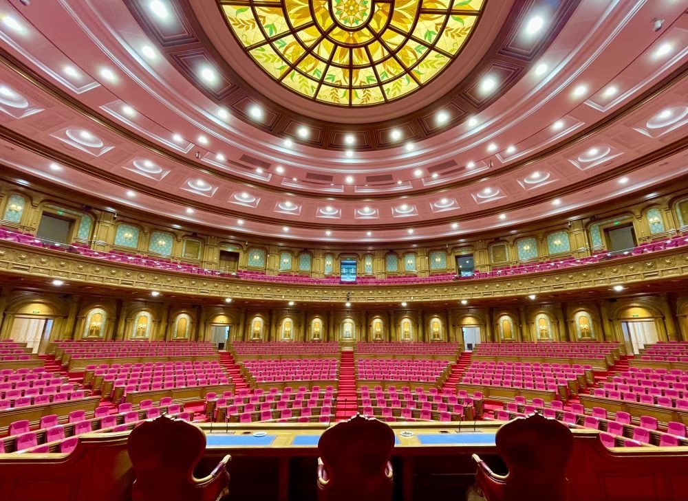 這是在杜尚別拍攝的塔吉克斯坦議會大樓內景。