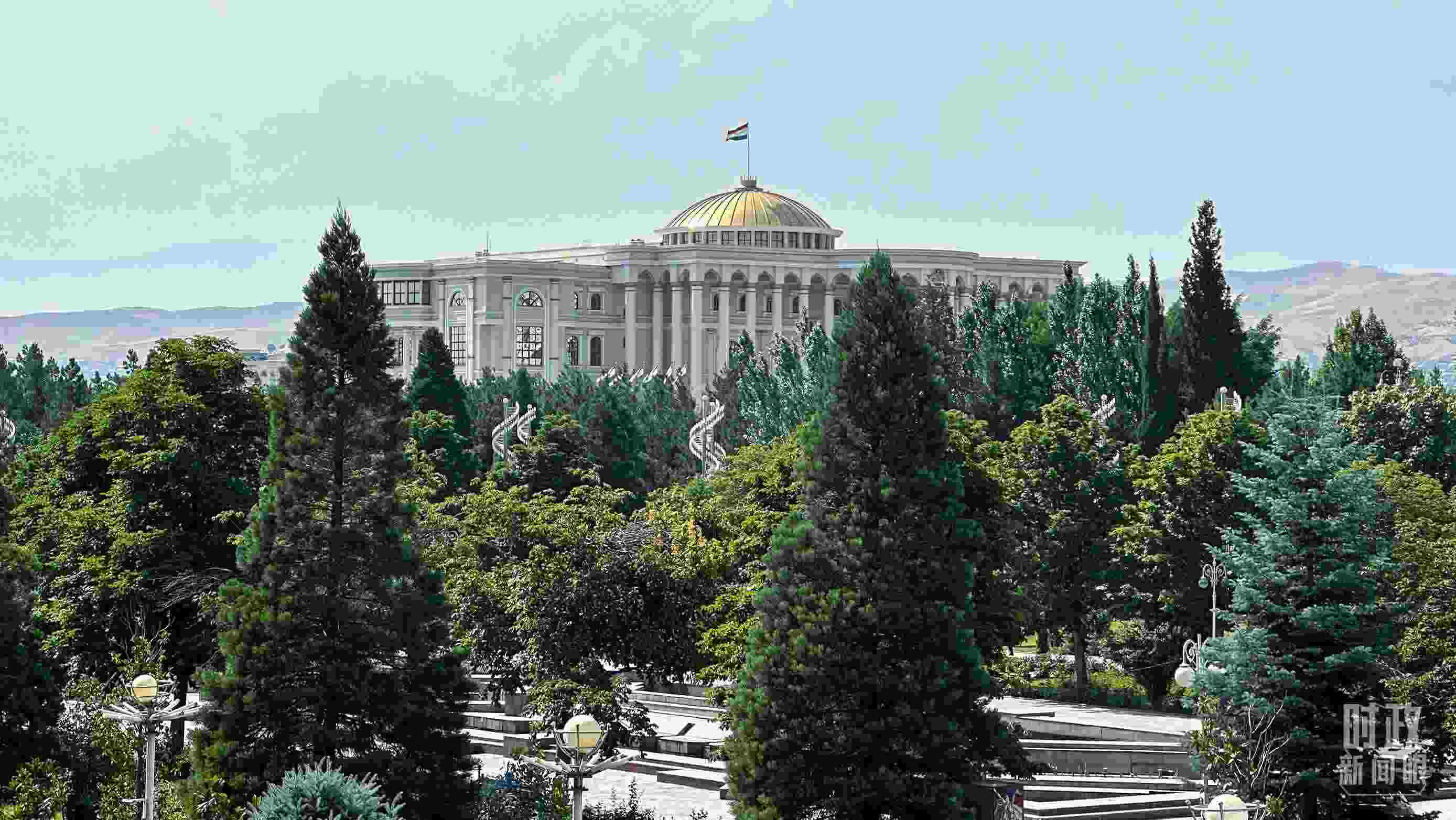 △塔吉克斯坦總統(tǒng)府。（總臺(tái)央視記者趙化拍攝）