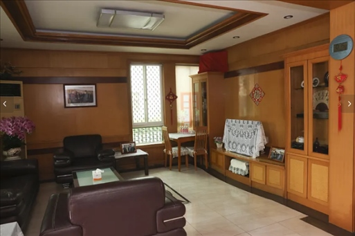 圖為魏來(lái)法家的客廳。