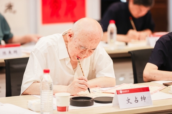 陜西師范大學(xué)毛筆手寫錄取通知書現(xiàn)場。校方供圖