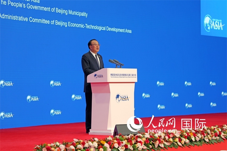 博鰲亞洲論壇秘書長(zhǎng)張軍在開幕式上致辭。人民網(wǎng)記者趙益普攝