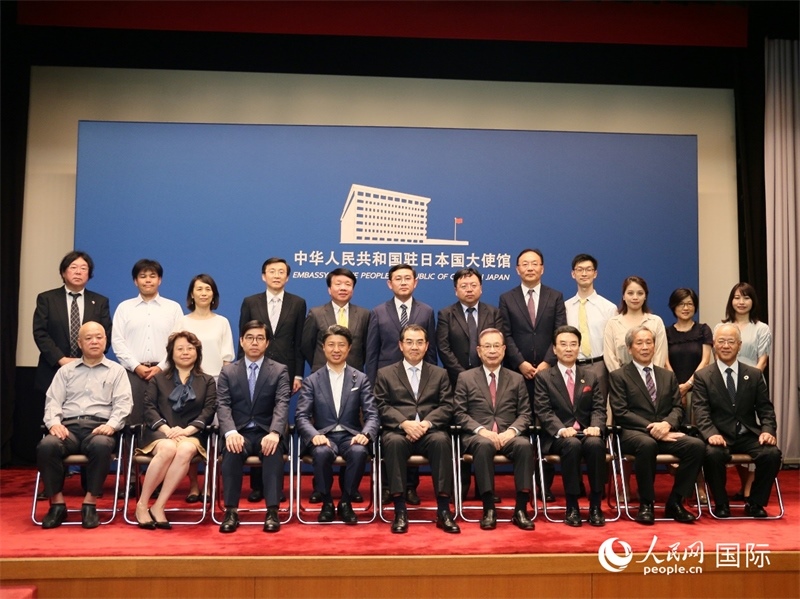 現(xiàn)場(chǎng)嘉賓合影。人民網(wǎng) 許可攝