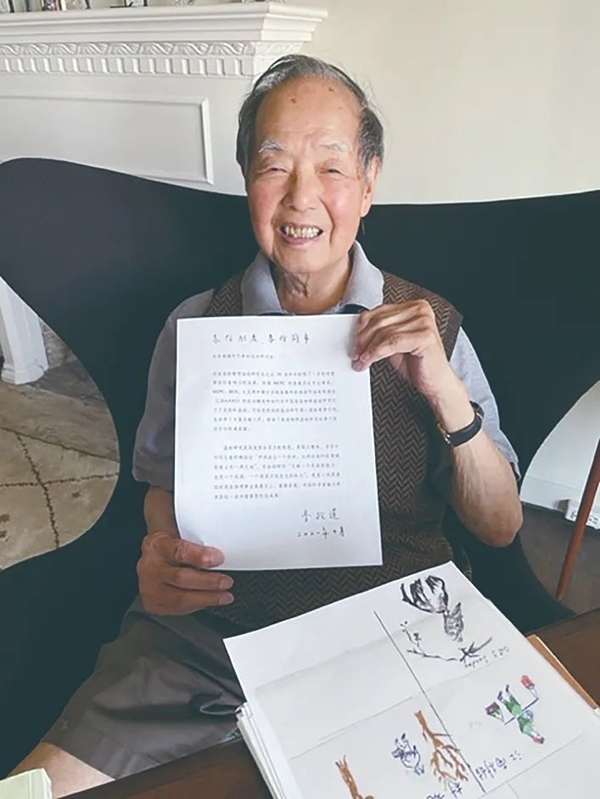 李政道先生曾面對鏡頭展示給中國高能物理事業(yè)的寄語。圖片來源：中國科學報