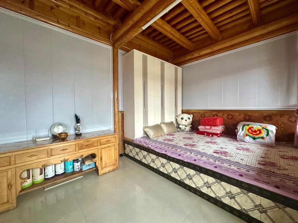 圖為7月13日拍攝的喇德燚家維修加固后的房屋一角。新華社記者 張子琪 攝