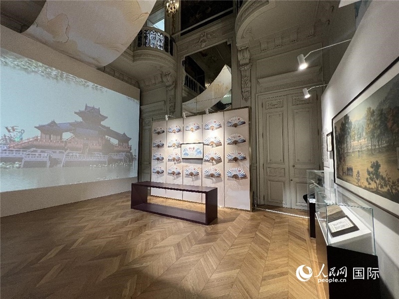 中國風(fēng)與法國經(jīng)典建筑相互融合。 人民網(wǎng)記者 何蒨攝