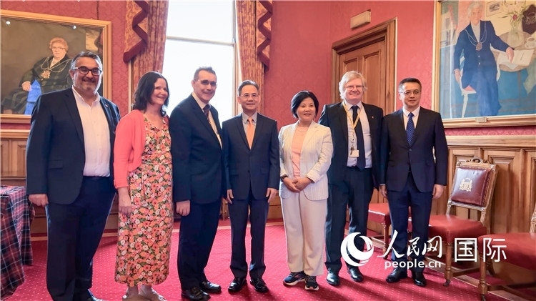 圖為阿伯丁市政廳會(huì)見現(xiàn)場(chǎng)。人民網(wǎng) 郭錦標(biāo)攝