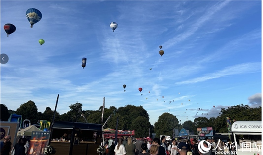 布里斯托國(guó)際熱氣球節(jié)現(xiàn)場(chǎng)。人民網(wǎng)記者 余穎攝