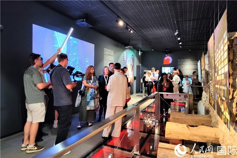 金磚國(guó)家城市主題攝影展現(xiàn)場(chǎng)。人民網(wǎng)記者 于宏建攝