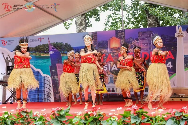 印尼在華留學(xué)生表演民族特色舞蹈。