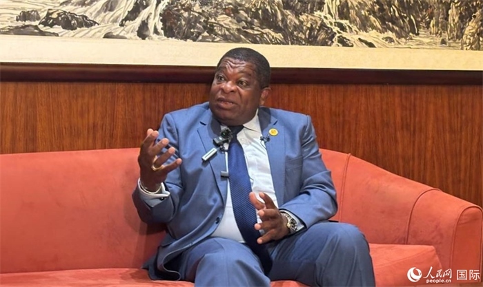 各國(guó)議會(huì)聯(lián)盟秘書長(zhǎng)馬丁·純貢接受采訪。人民網(wǎng) 曹欣悅攝