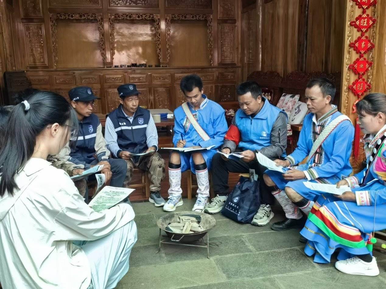 騰沖市猴橋鎮(zhèn)猴橋村國門新村舉辦火塘?xí)?。人民網(wǎng)記者 孝金波攝