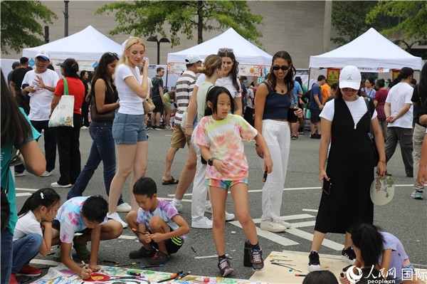 4、活動(dòng)吸引了很多小朋友參加。 人民網(wǎng)記者 李志偉攝