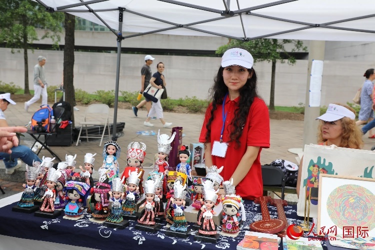 在今年活動(dòng)上，貴州代表團(tuán)設(shè)立的貴州非遺文化、“村BA”文創(chuàng)、貴州茶文化等展區(qū)。人民網(wǎng)記者 李志偉攝