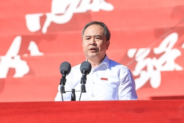 中國科學(xué)院院士、大連理工大學(xué)校長賈振元在2024級新生開學(xué)典禮上致辭。校方供圖