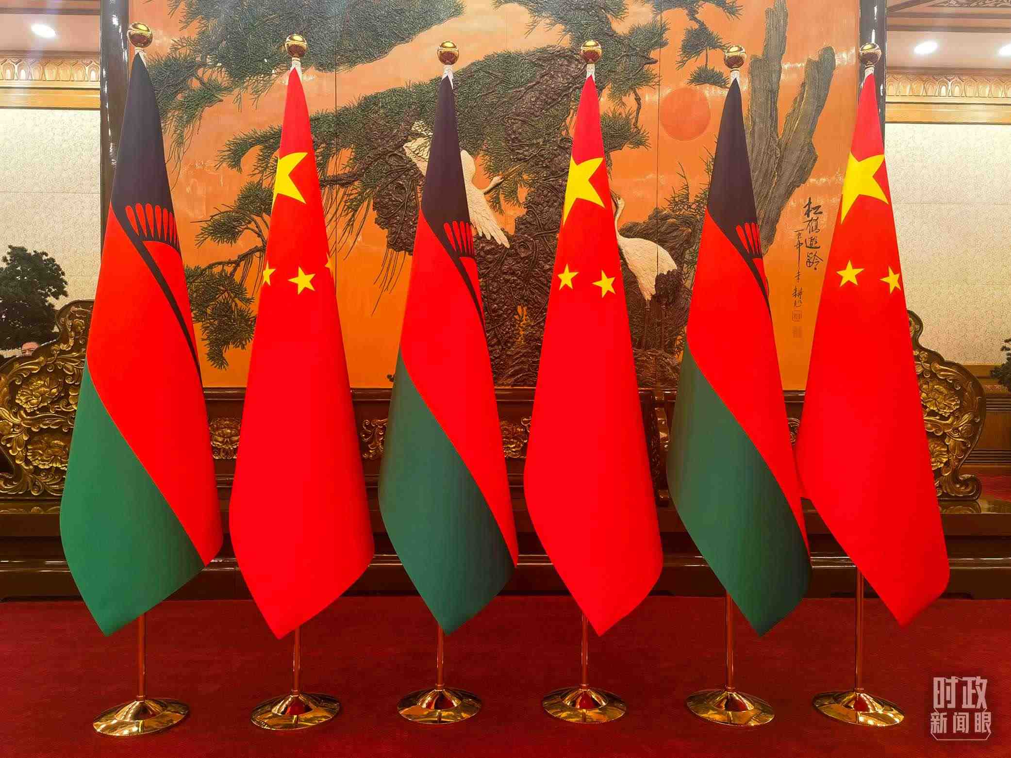 △中國和馬拉維國旗。（總臺央視記者陳曦拍攝）