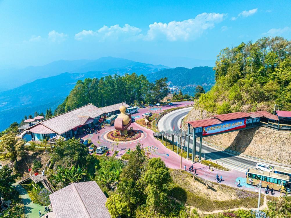 這是位于班洪鄉(xiāng)班洪村下班壩自然村的葫蘆王地AAAA級景區(qū)游客服務(wù)中心。（滄源縣融媒體中心供圖）