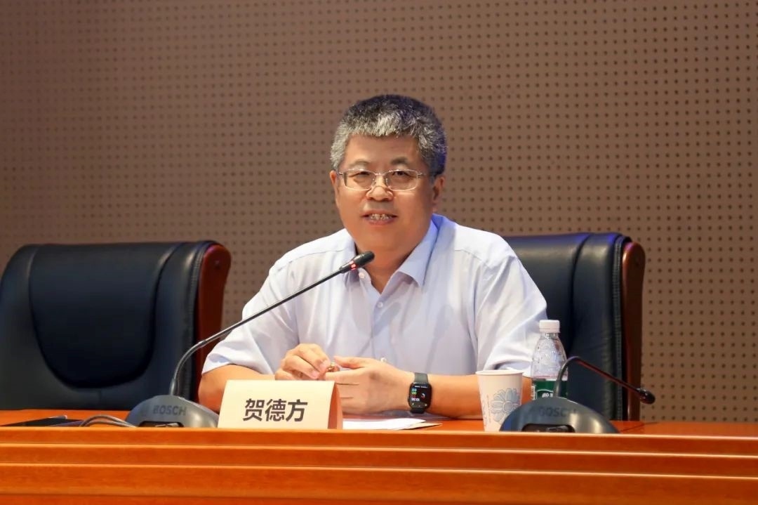 國務(wù)院參事、科技部原副秘書長(zhǎng)、中國科技評(píng)估與成果管理研究會(huì)理事長(zhǎng)賀德方致辭。主辦方供圖