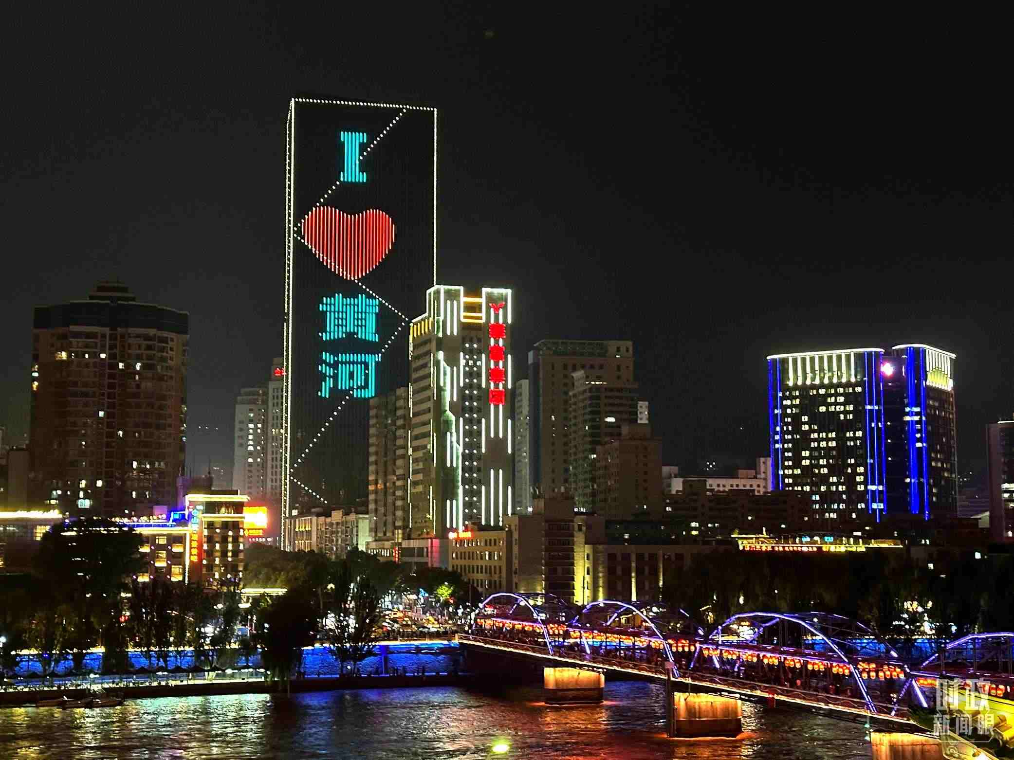 △黃河蘭州中山橋段夜景。（總臺央視記者趙化拍攝）