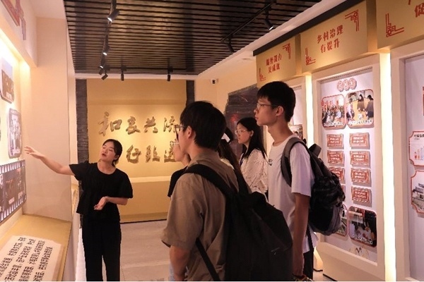 中央民族大學與中國人民大學聯(lián)合開展“大國邊疆”實踐調(diào)研活動。校方供圖