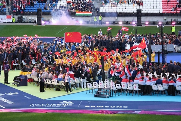 中國(guó)選手參加閉幕式。人民網(wǎng)記者 于超凡攝