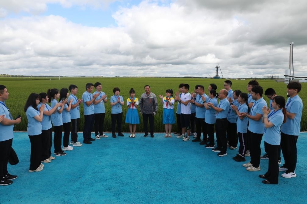 哈爾濱工業(yè)大學邀請農(nóng)業(yè)專家周德華為學生講授水稻種植的故事。新華社發(fā)