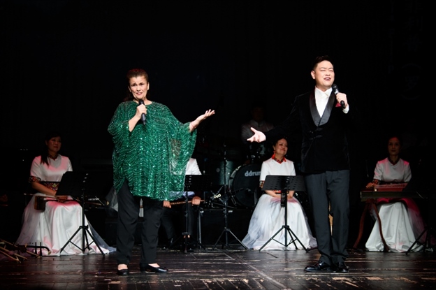 中羅歌唱家合唱《摩爾多瓦的玫瑰》。傅永山 攝