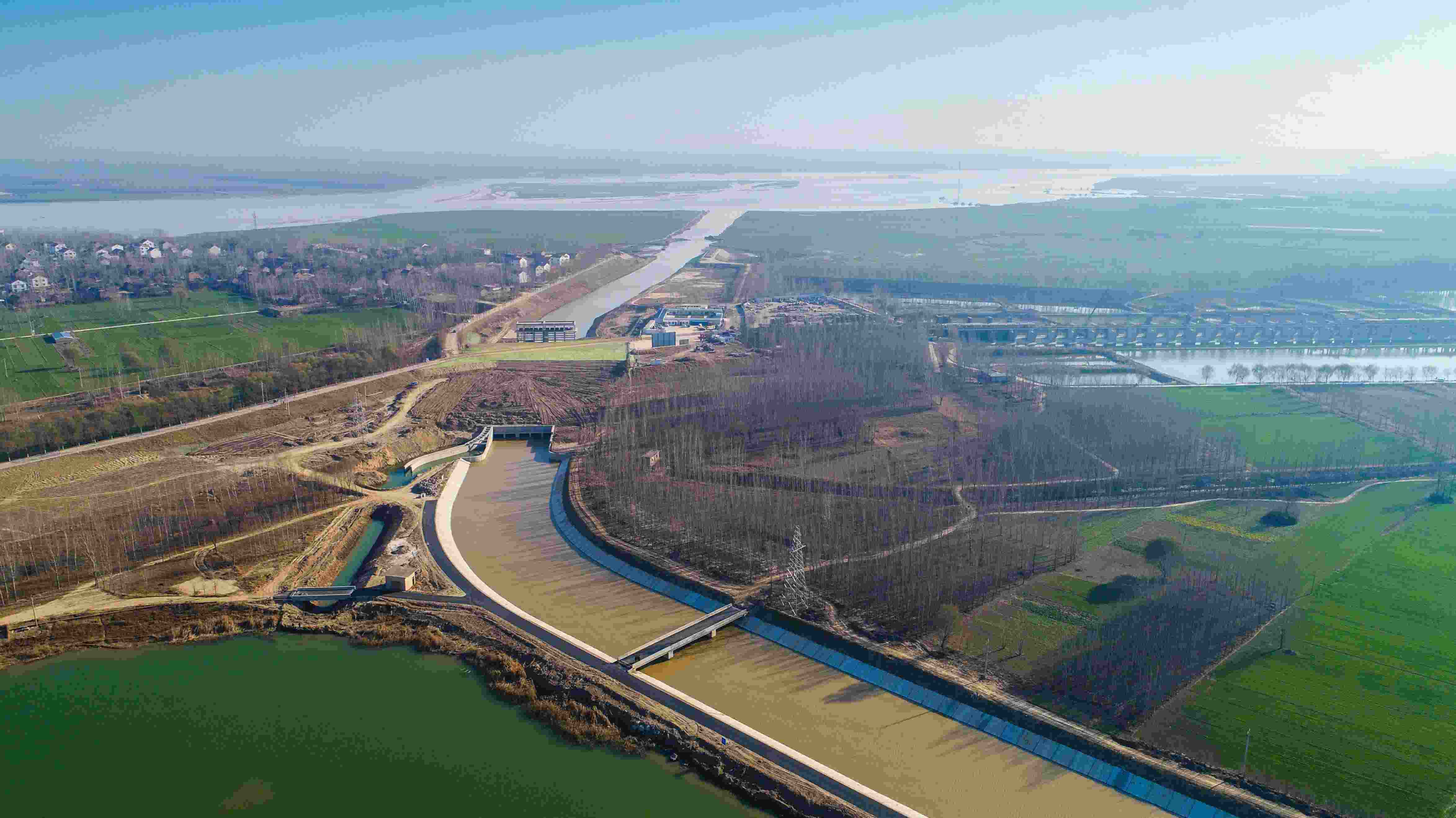 實(shí)施引黃入冀調(diào)水，助力華北地下水超采綜合治理和白洋淀生態(tài)環(huán)境修復(fù)。水利部水資源局供圖