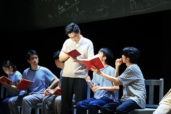 清華大學(xué)原創(chuàng)話劇《馬蘭花開》在國(guó)家大劇院上演。校方供圖