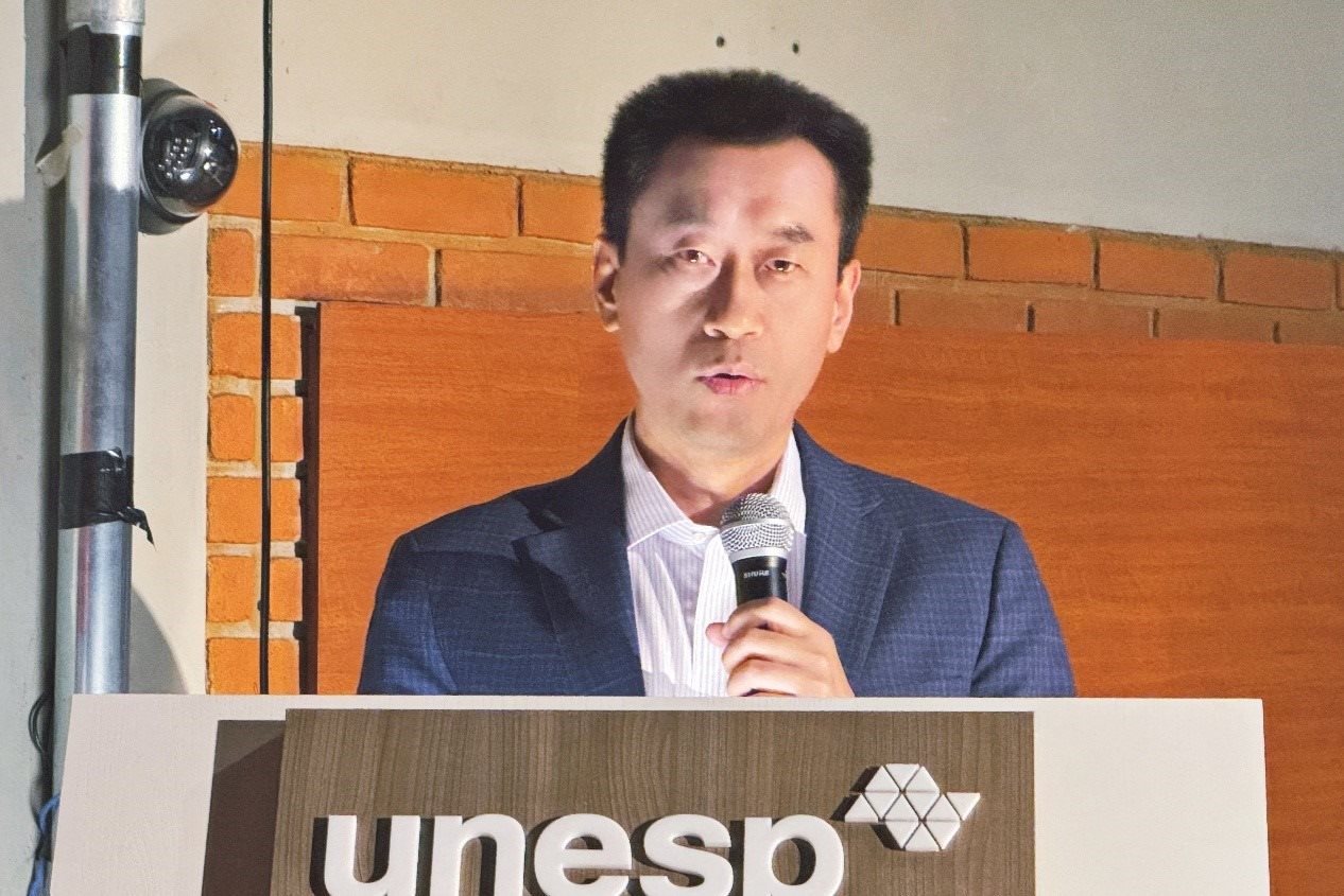 中國駐圣保羅總領事館副總領事田玉震在活動中致辭。圣保羅州立大學孔子學院供圖