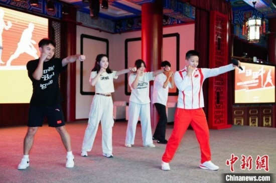 巴黎奧運會拳擊冠軍吳愉現(xiàn)場教學。上海市港澳辦供圖