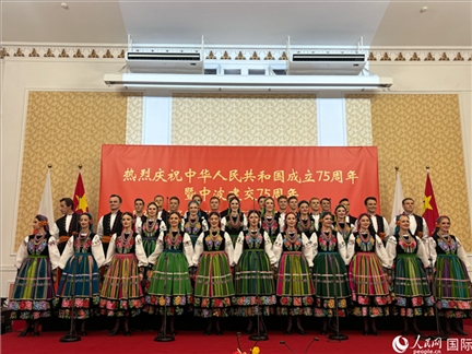 波蘭馬佐夫舍歌舞團現(xiàn)場演出。人民網(wǎng)記者 禹麗敏攝