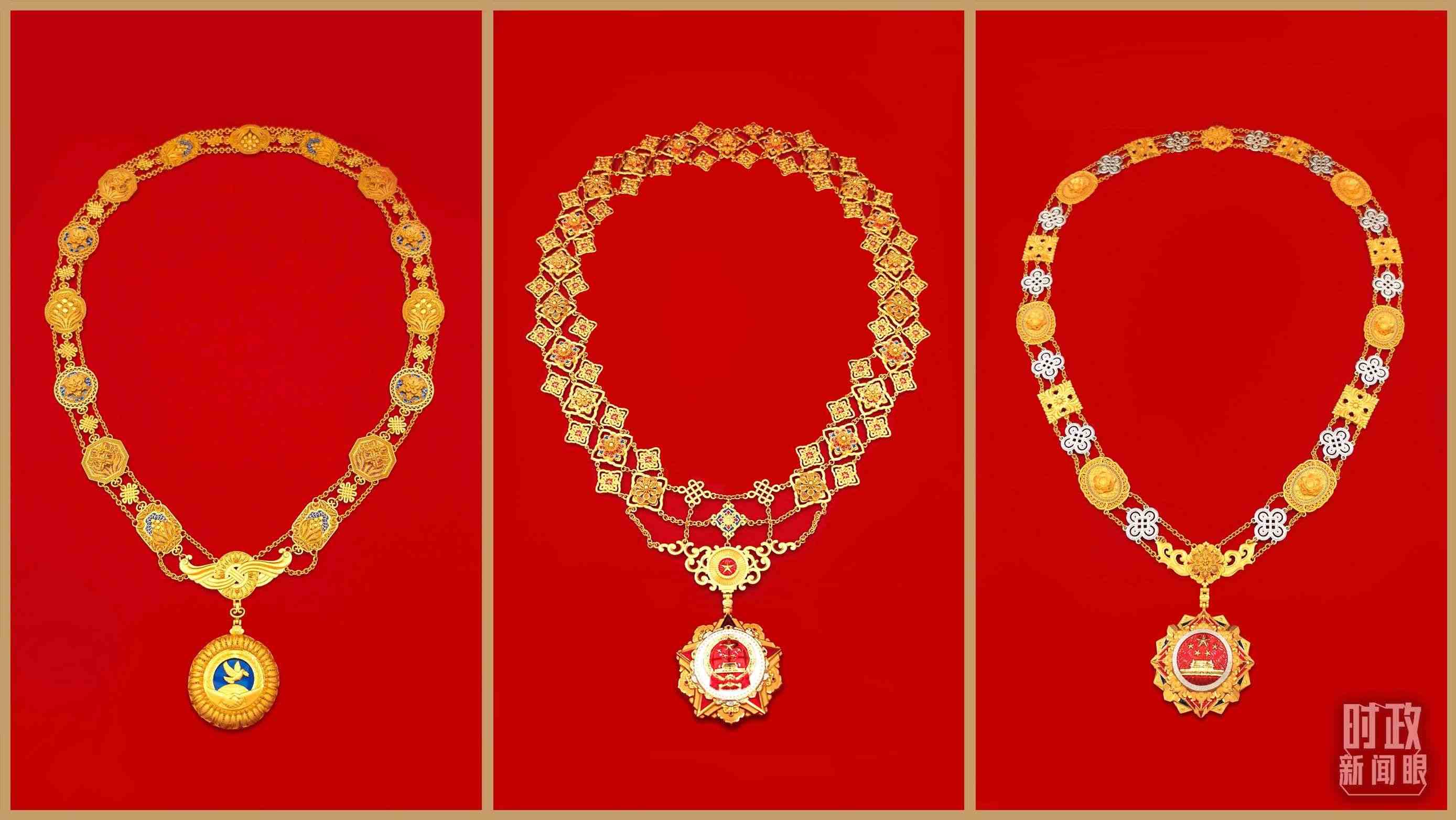 “共和國勛章”（中）、“友誼勛章”（左）和國家榮譽稱號獎章（右）。（總臺央視記者郭鴻、鄂介甫拍攝）