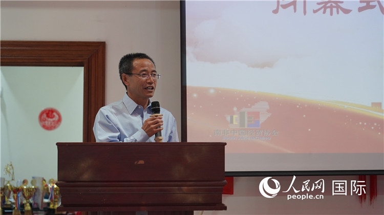 中國駐約翰內斯堡代總領事周育江在閉幕式上致辭。 人民網(wǎng) 張茜攝