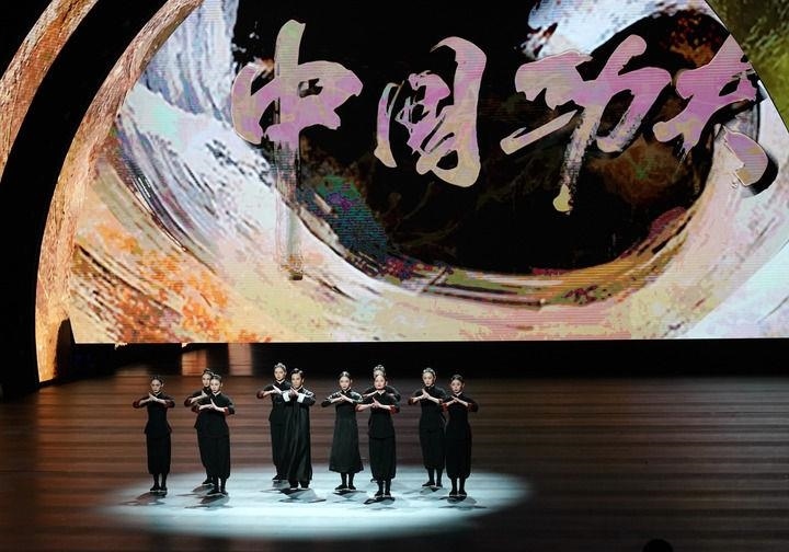 2024年9月19日，演職人員在北京文化論壇專場文藝演出中表演舞劇《詠春》。