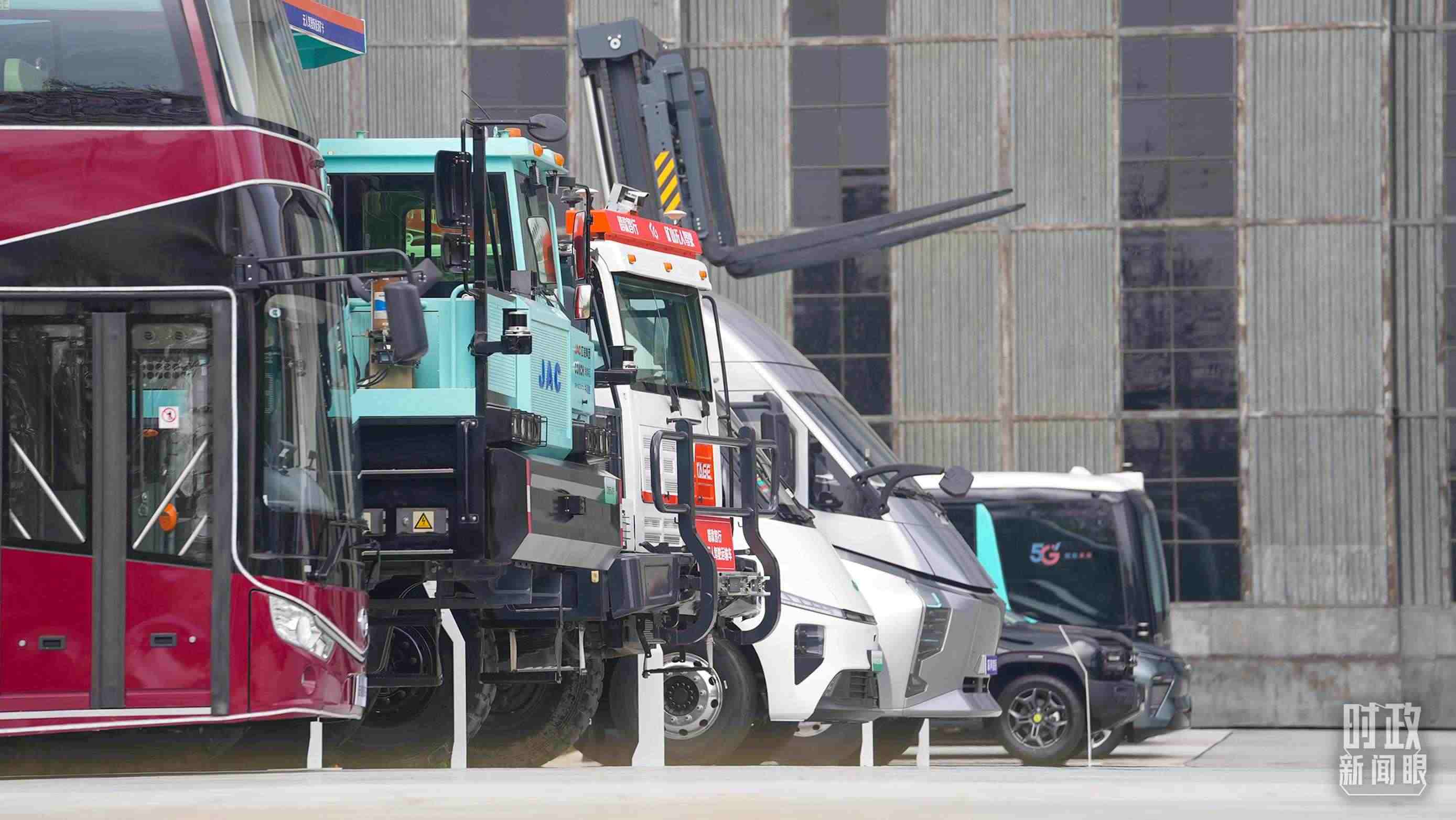 △安徽省重大科技創(chuàng)新成果集中展示展出的新能源汽車。（總臺(tái)央視記者金雨秋拍攝）