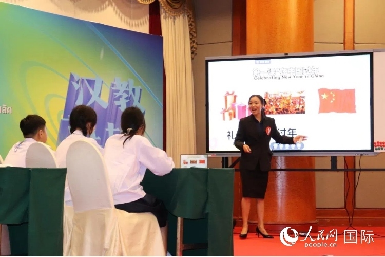 泰國本土中文教師參賽者現(xiàn)場授課。人民網(wǎng)實習生 姚欣可攝