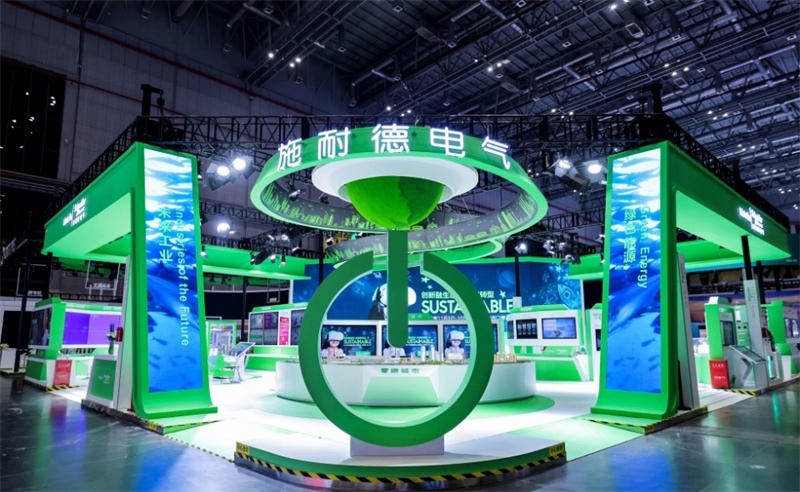 2023年，施耐德電氣在第六屆中國國際進口博覽會現(xiàn)場。施耐德電氣供圖