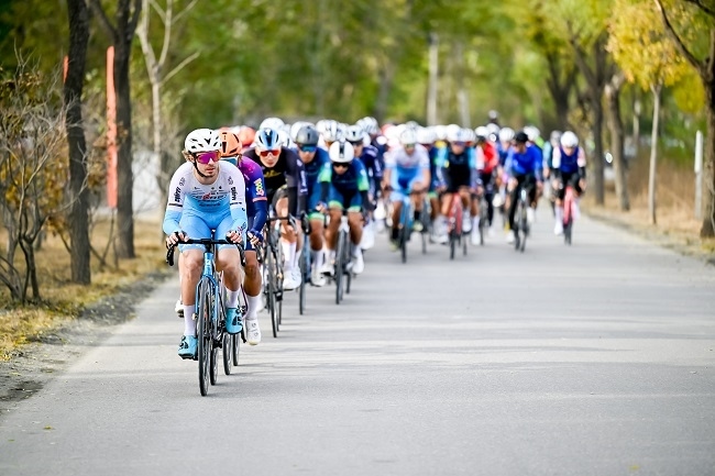 選手在比賽中展開激烈角逐。主辦方供圖