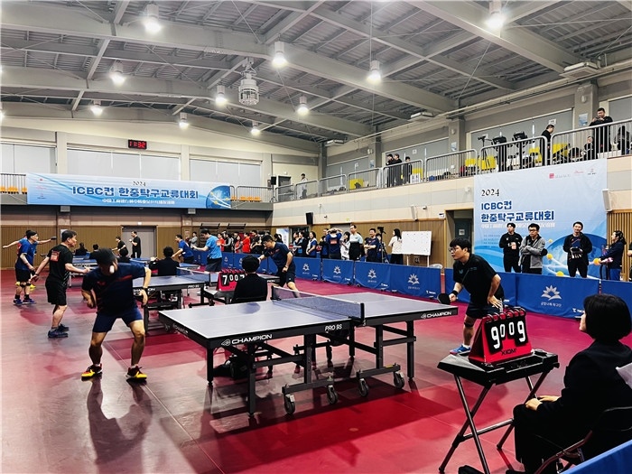 圖為中韓業(yè)余乒乓球友誼賽現(xiàn)場(chǎng)。 首爾中國(guó)文化中心供圖