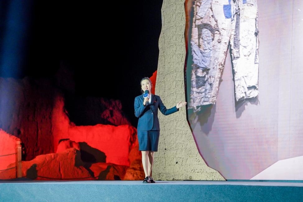 顧晨葉在“何以中國·五星出東方”網(wǎng)絡主題宣傳活動現(xiàn)場演講。人民視頻供圖