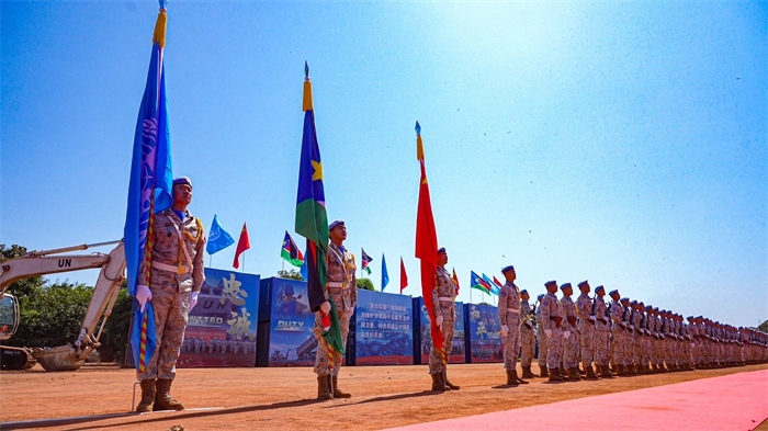 授勛官兵莊嚴(yán)列隊。王軍杰攝